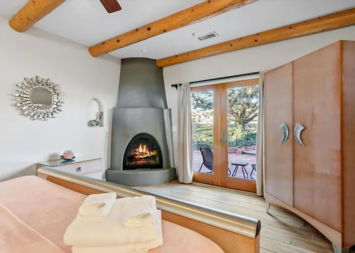 Private Hot Tub -3 Bedroom House - Breakfast Included Holiday home