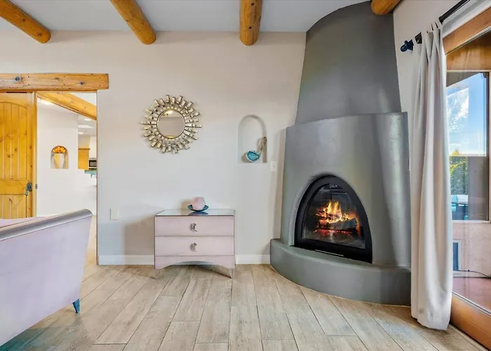 Private Hot Tub -3 Bedroom House - Breakfast Included