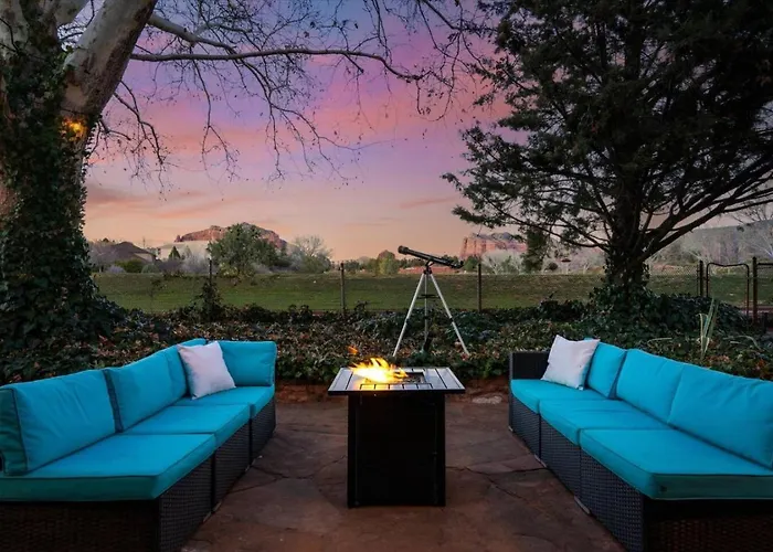 Private Hot Tub -3 Bedroom House - Breakfast Included *